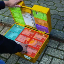 StarterSet 1 Erste-Hilfe Koffer RESQASSIST® - Q50 Mit DIN 13157 - Farbe: Tagesleuchtgelb -Meier-Medizintechnik shop tempfallbeispiel 1 2